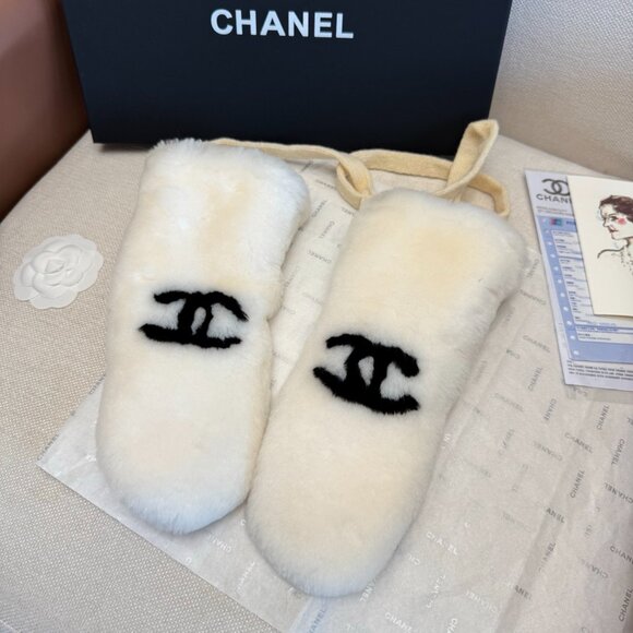 Chanel plush thermal gloves - Picture 3 of 8